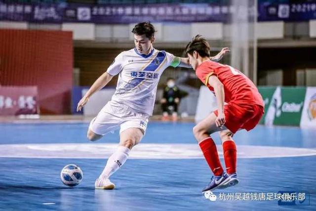 太拼!赵睿赛后出现抽筋 被张镇麟背着离开赛场