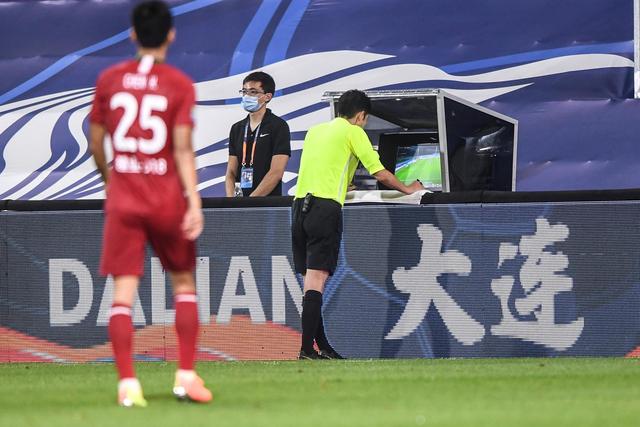 高尔夫天津女子公开赛挥杆 泰国球员纳塔克里塔首轮领跑